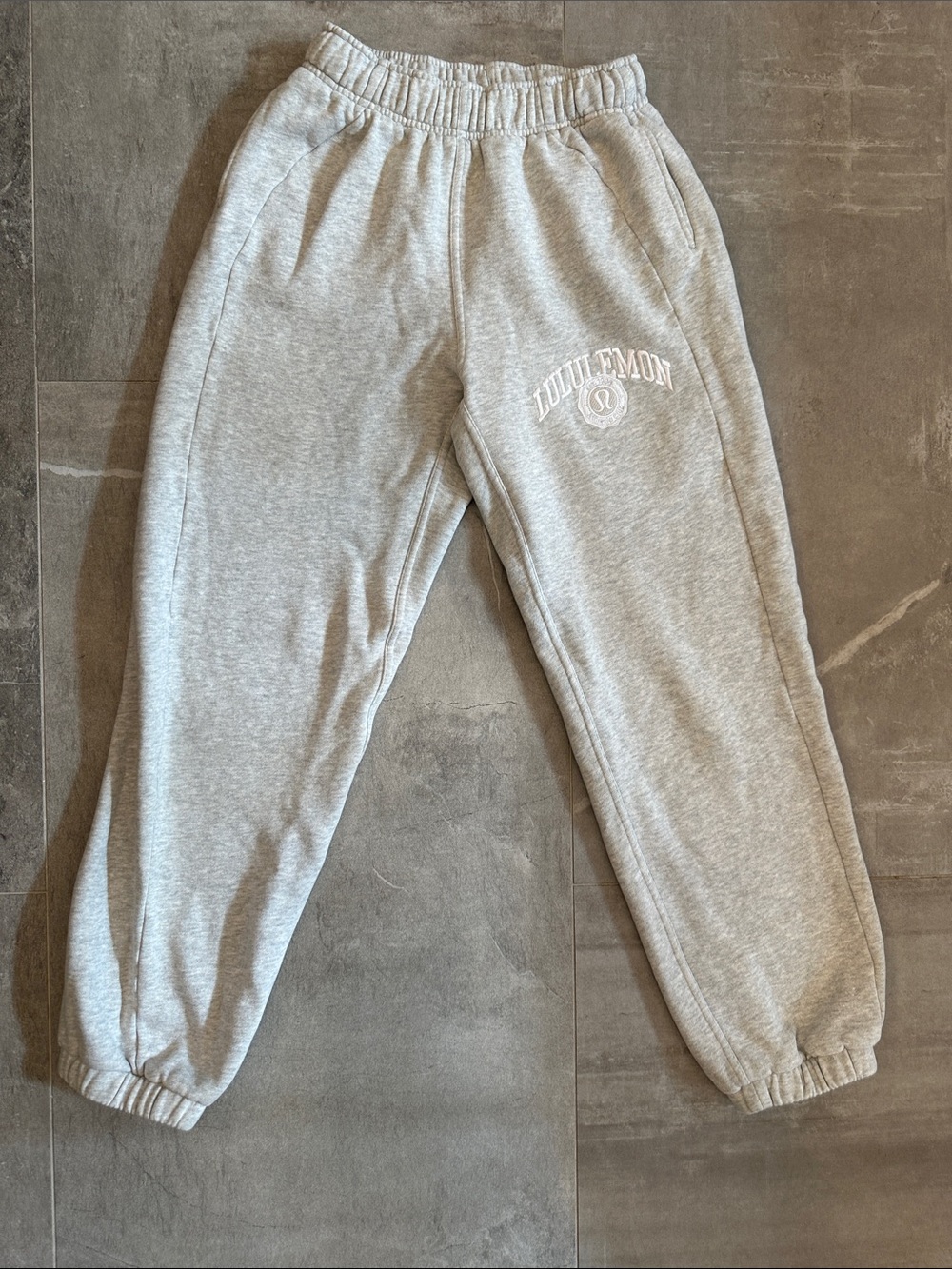 Lululemon Scuba Mid-Rise Oversized Jogger Graphic (size xxxs)